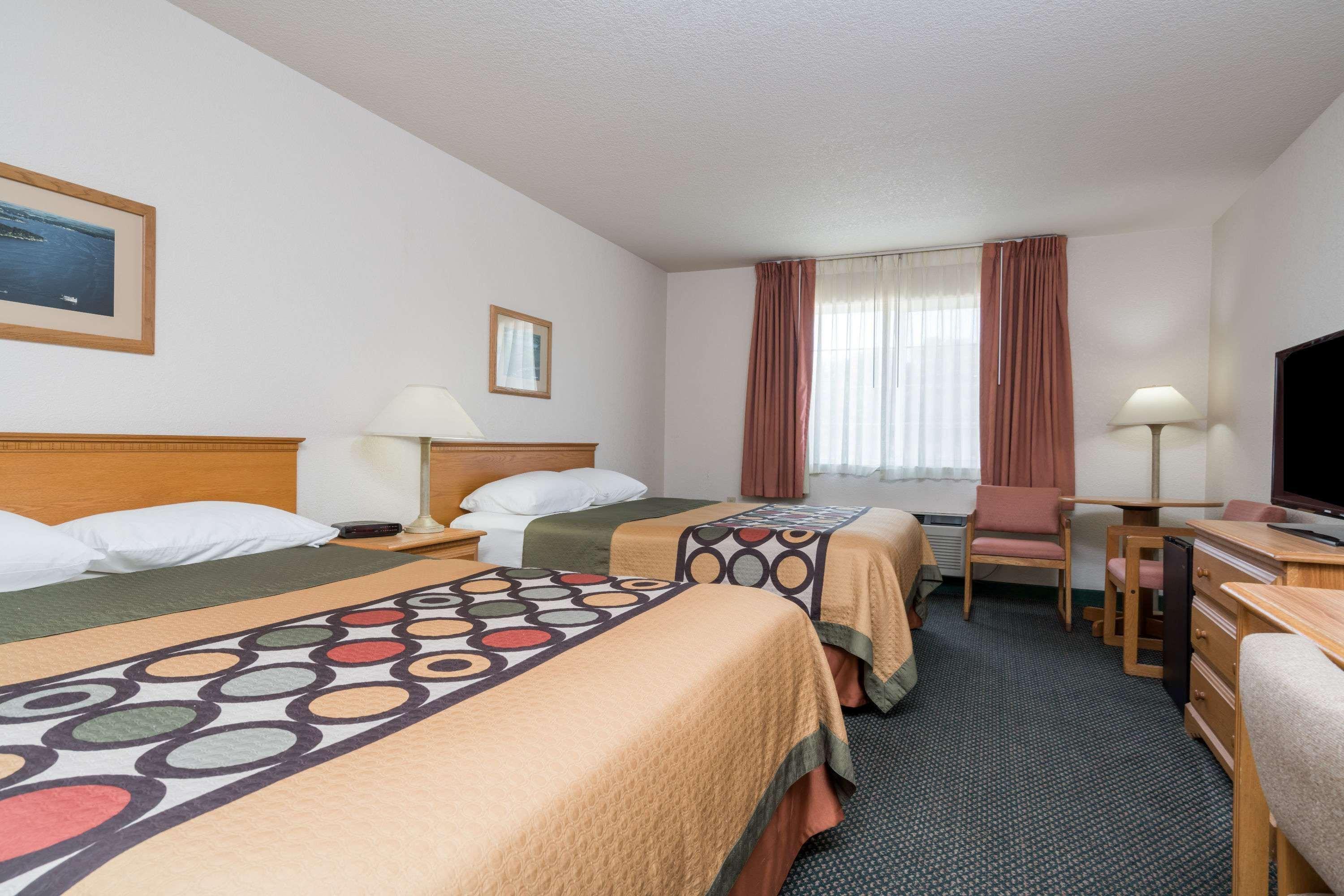 Super 8 By Wyndham Sheldon Otel Dış mekan fotoğraf